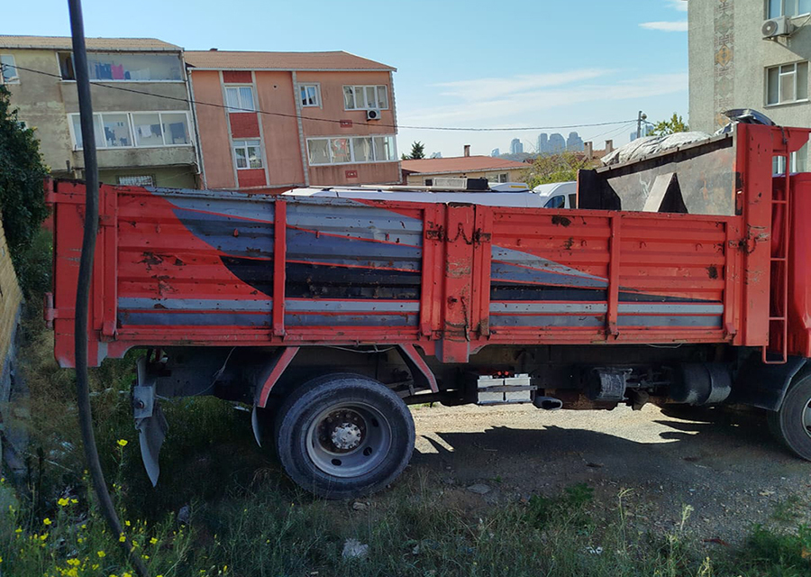 Akkayalar Hafriyat + Moloz Alım ve Atım Çalışmaları + Çuvallı veya çuvalsız tüm molozları yasal döküm sahalarına taşıyarak alanları kısa sürede temiz ve kullanıma hazır hale getiriyoruz.